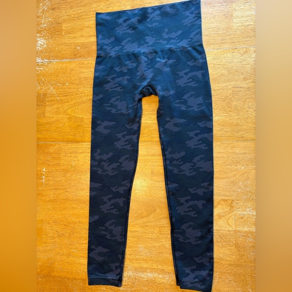 Spanx Look At Me Now High Waisted Camo Leggings Size 2XL Stretchy - Picture 5 of 14